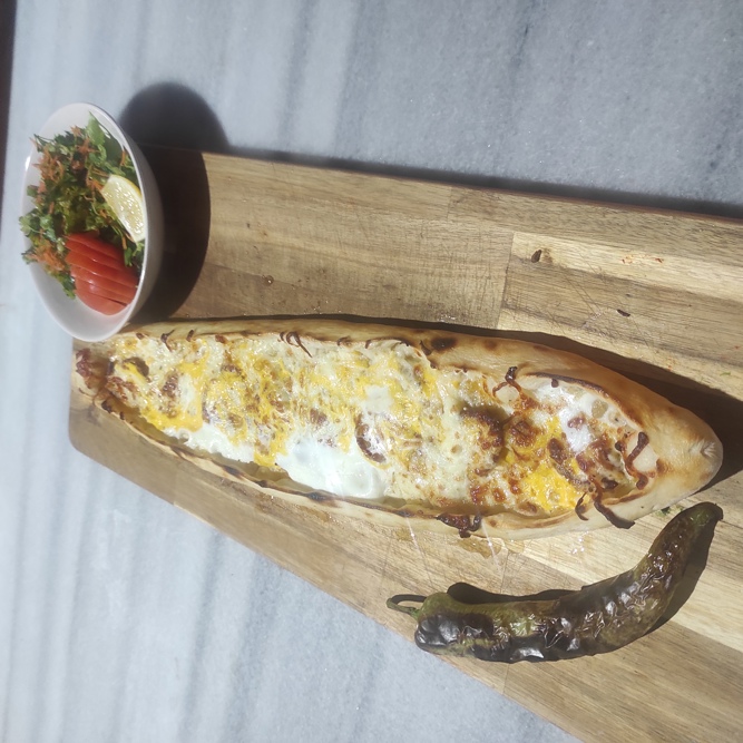 YUMURTALI KAŞARLI PİDE