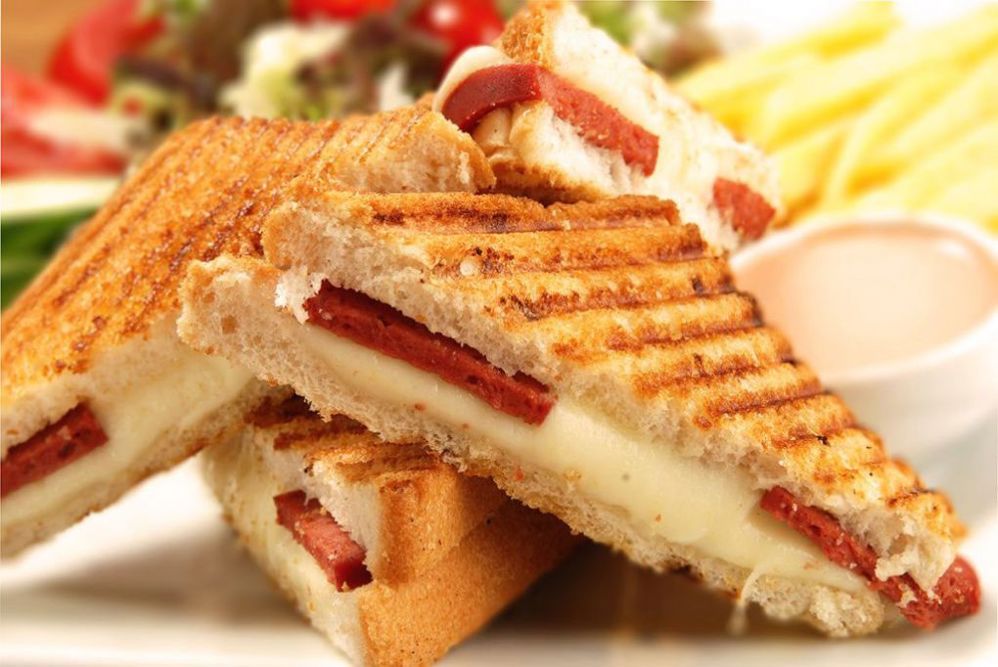 SUCUK KAŞAR TOST