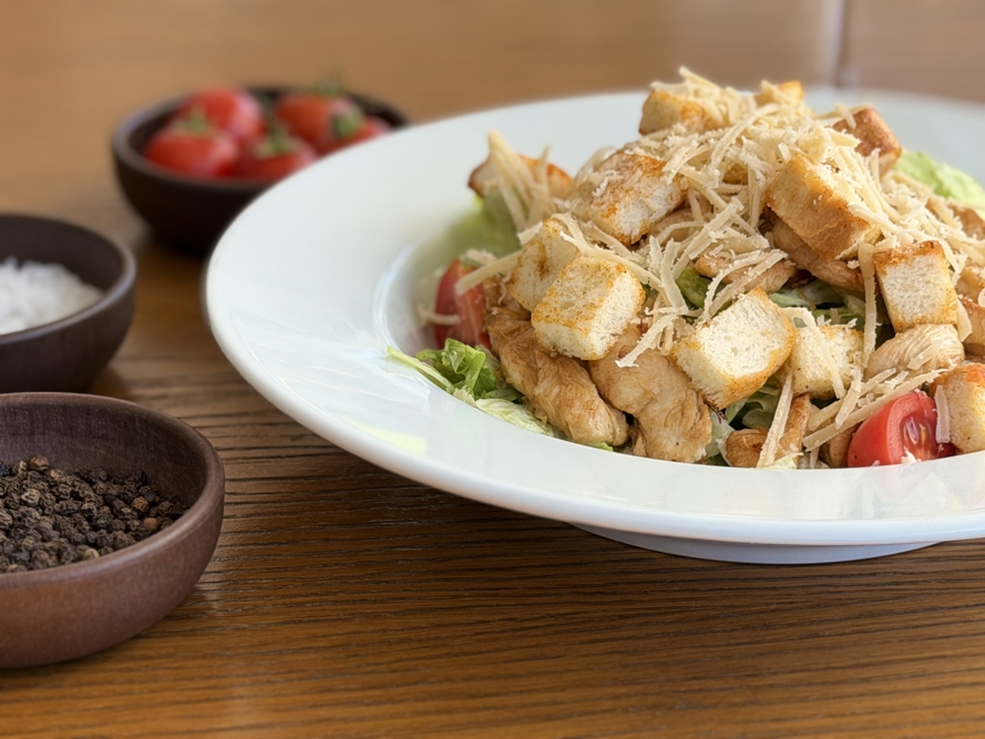 Klasik Sezar Salata