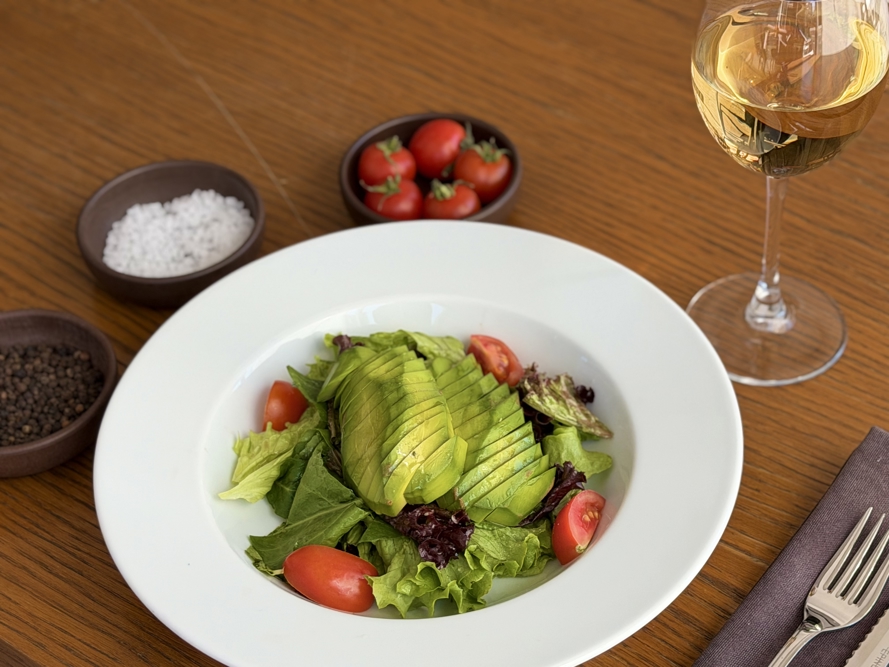 Avokado Salatası HMA Hotel & Suites