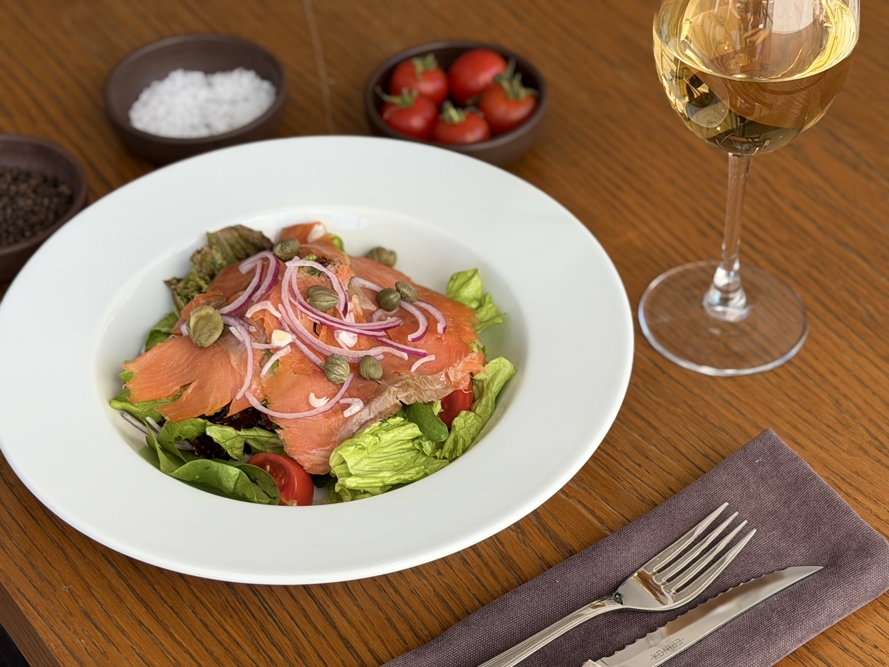 Füme Somonlu Salata HMA Hotel & Suites