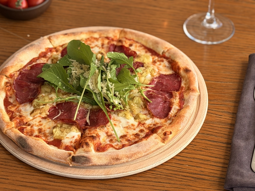 Pastırmalı Köz Patlıcanlı Pizza HMA Hotel & Suites