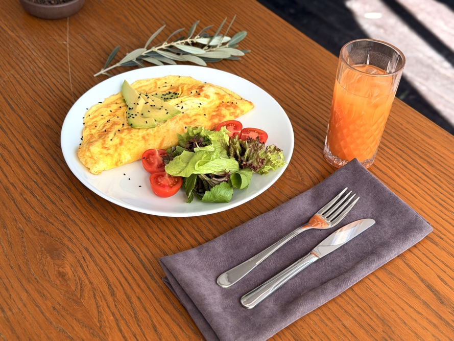 Avokado & Feta Omlet HMA Hotel & Suites