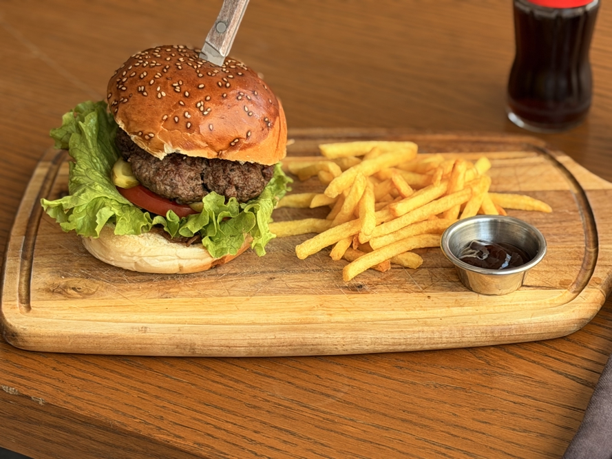 Harmony Orijinal Burger HMA Hotel & Suites