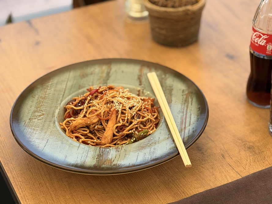Sebzeli Noodle HMA Hotel & Suites