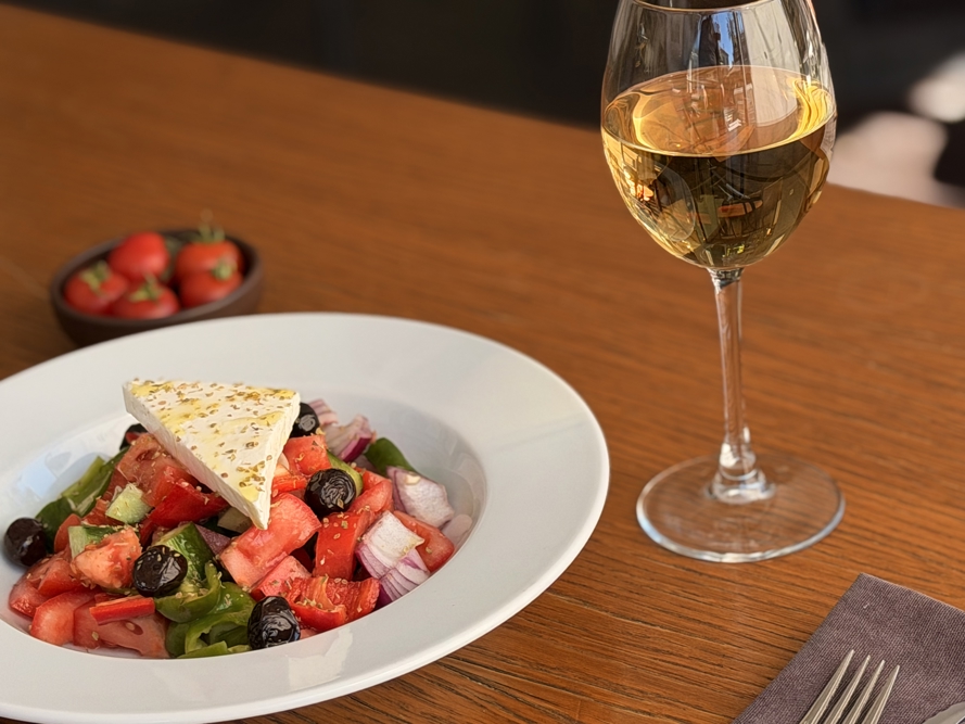 Yunan Salatası HMA Hotel & Suites