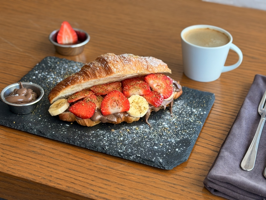 Meyveli Çikolatalı Kruvasan HMA Hotel & Suites