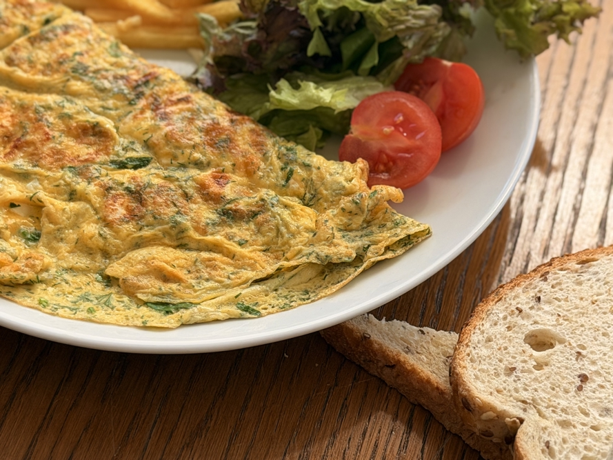 Taze Otlu ve Beyaz Peynirli Omlet HMA Hotel & Suites