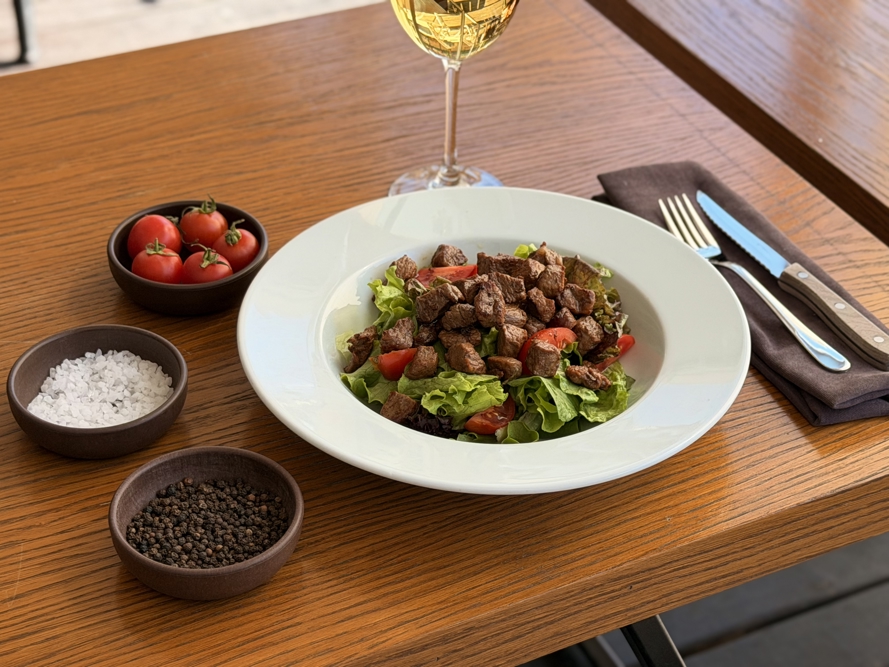 Biftekli Salata HMA Hotel & Suites