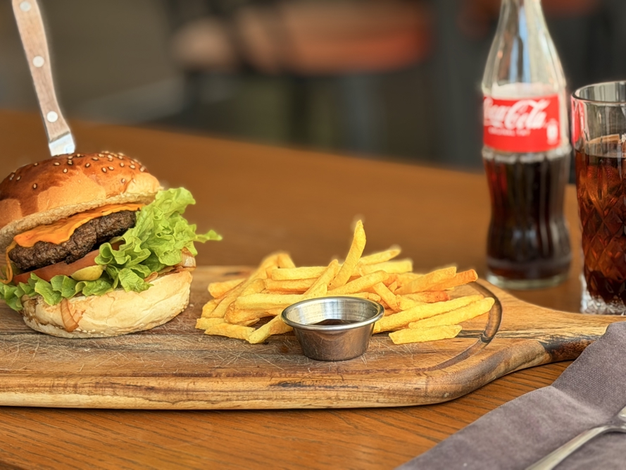 Klasik Cheese Burger HMA Hotel & Suites