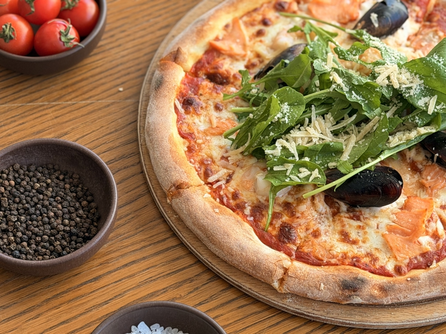 Deniz Mahsüllü Pizza HMA Hotel & Suites